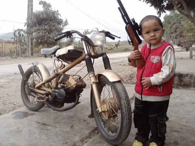 Những hình ảnh 'cười ra nước mắt' ở Việt Nam - 1