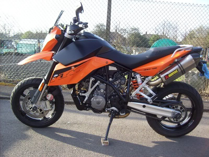 http://i482.photobucket.com/albums/rr189/dazzman64/KTM990SM008.jpg
